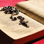 bible and rosary-706658__180