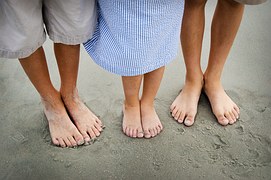 Barefoot children-1439382__180