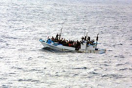immigrantsboot-998966__180